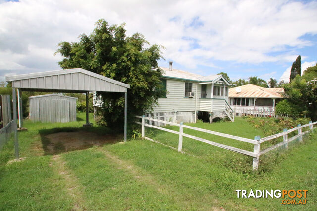 16 Dalton Street MONTO QLD 4630