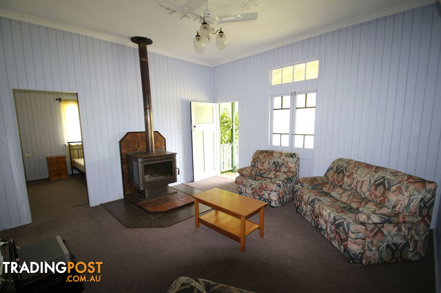 18 Lister Street MONTO QLD 4630