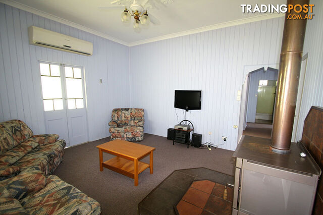 18 Lister Street MONTO QLD 4630