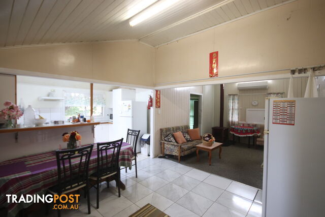 23 Strathdee Street MUNDUBBERA QLD 4626 - photo 2 of 14