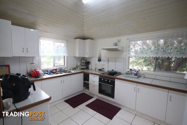23 Strathdee Street MUNDUBBERA QLD 4626 - photo 3 of 14
