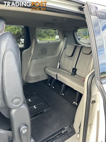 2018 Kia Carnival My19 PLATINUM Van Automatic - photo 4 of 8