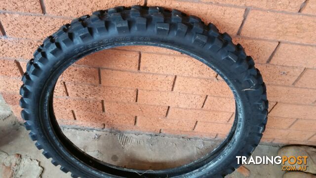 AS NEW DUNLOP TRAIL MOTORBIKE OFF ROAD TYRE 90/90-21 D606F