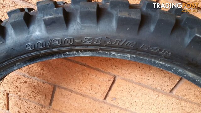 AS NEW DUNLOP TRAIL MOTORBIKE OFF ROAD TYRE 90/90-21 D606F