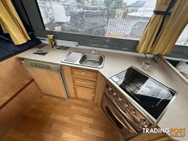 2005 GOLDSTREAM FAMILY VAN*BATTERY*FULL OVEN*OFF RD*CASSETTE AWNING - photo 5 of 11