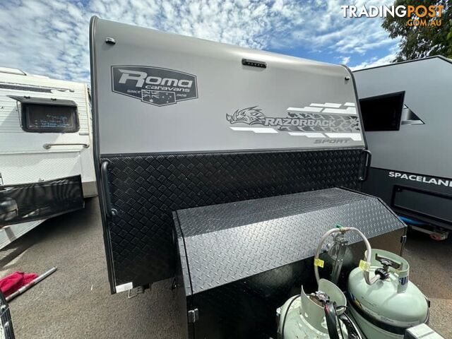 ROMA RAZORBACK2022*CLUB LOUNGE* FULL ENSUITE*AIR COND*GENNY BOX*ISLAND BED*BLACK EDITION - photo 3 of 19