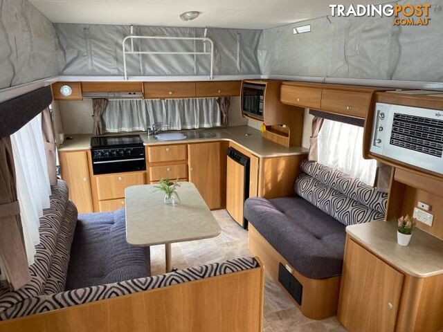 Jayco Discovery pop- top 18ft - in excellent condition - AIR- COND- ISLAND BED - TANDEM - BATTERY - photo 5 of 8