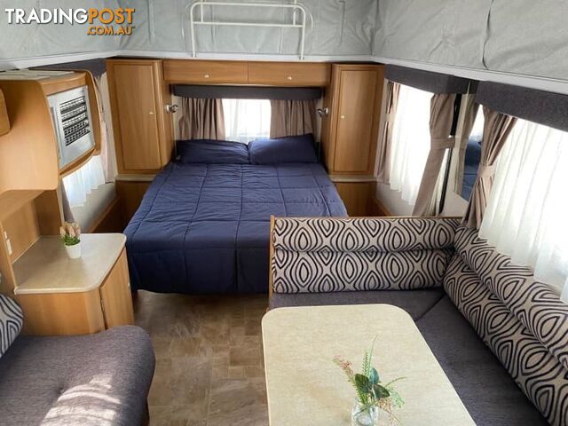 Jayco Discovery pop- top 18ft - in excellent condition - AIR- COND- ISLAND BED - TANDEM - BATTERY - photo 3 of 8
