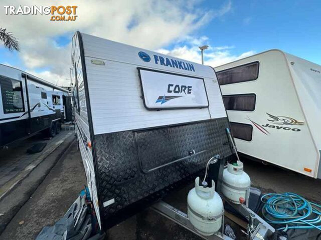 2017 FRANKLIN RAZOR*2017*ISLAND BED*COMPRESSOR FRIDGE*FULL ENSUITE/WASH MACHINE*FULL ANNEX*SOLAR BAT - photo 4 of 14