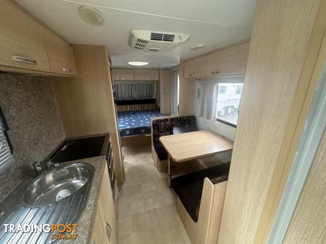 2011 JAYCO STARCRAFT 20.62*TRIPLE BUNKS*AIR COND*FULL ANNEX*TOILET/SHOWER COMBO - photo 4 of 13