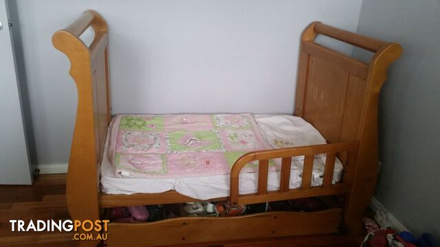 Toddler bed with storage drawer