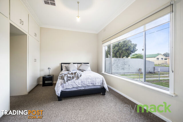 1 & 2/493 Prune Street Lavington NSW 2641