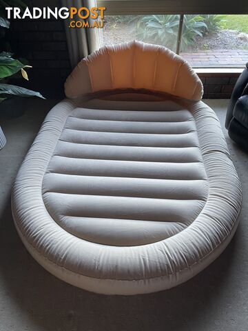 INFLATABLE DOUBLE BED