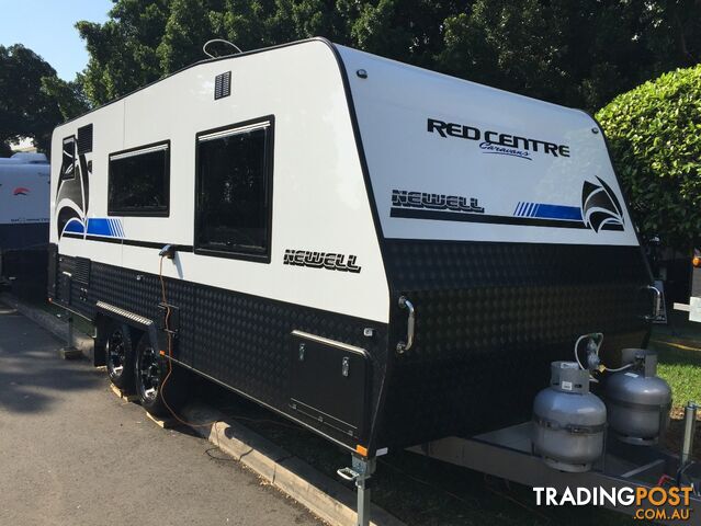 Red Centre Newell 20'6 Caravan (oro)