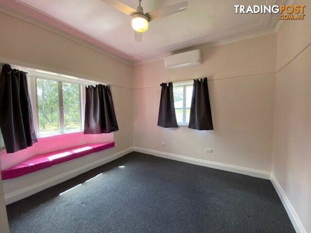 28 Edward street WONDAI QLD 4606