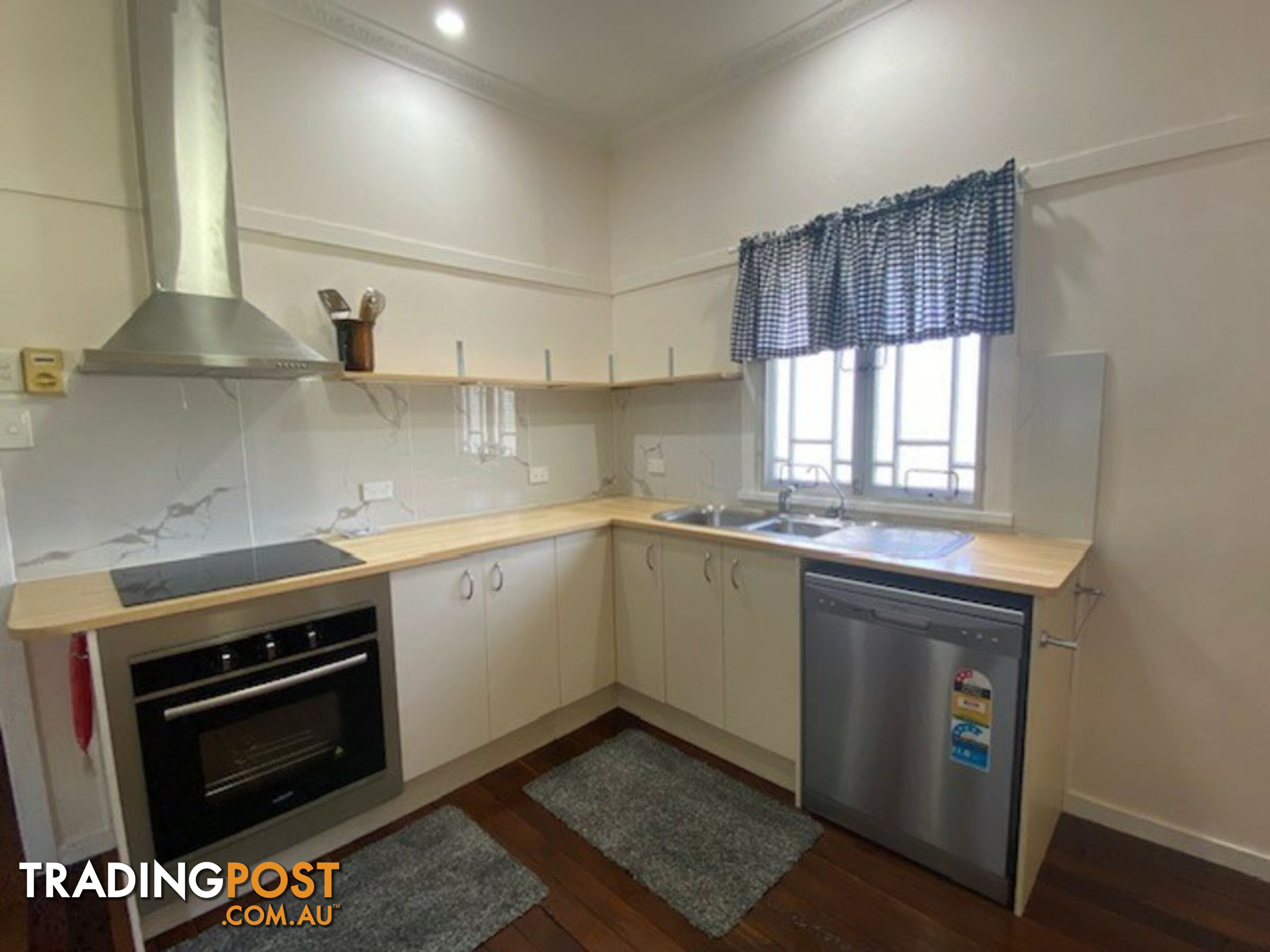 28 Edward street WONDAI QLD 4606