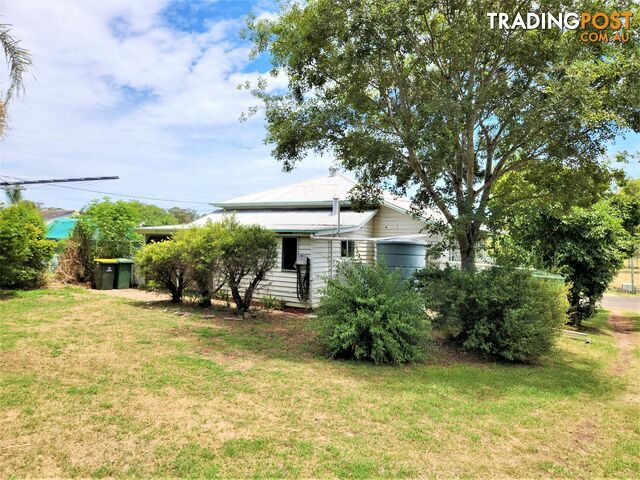 52 EDWARD  STREET WONDAI QLD 4606