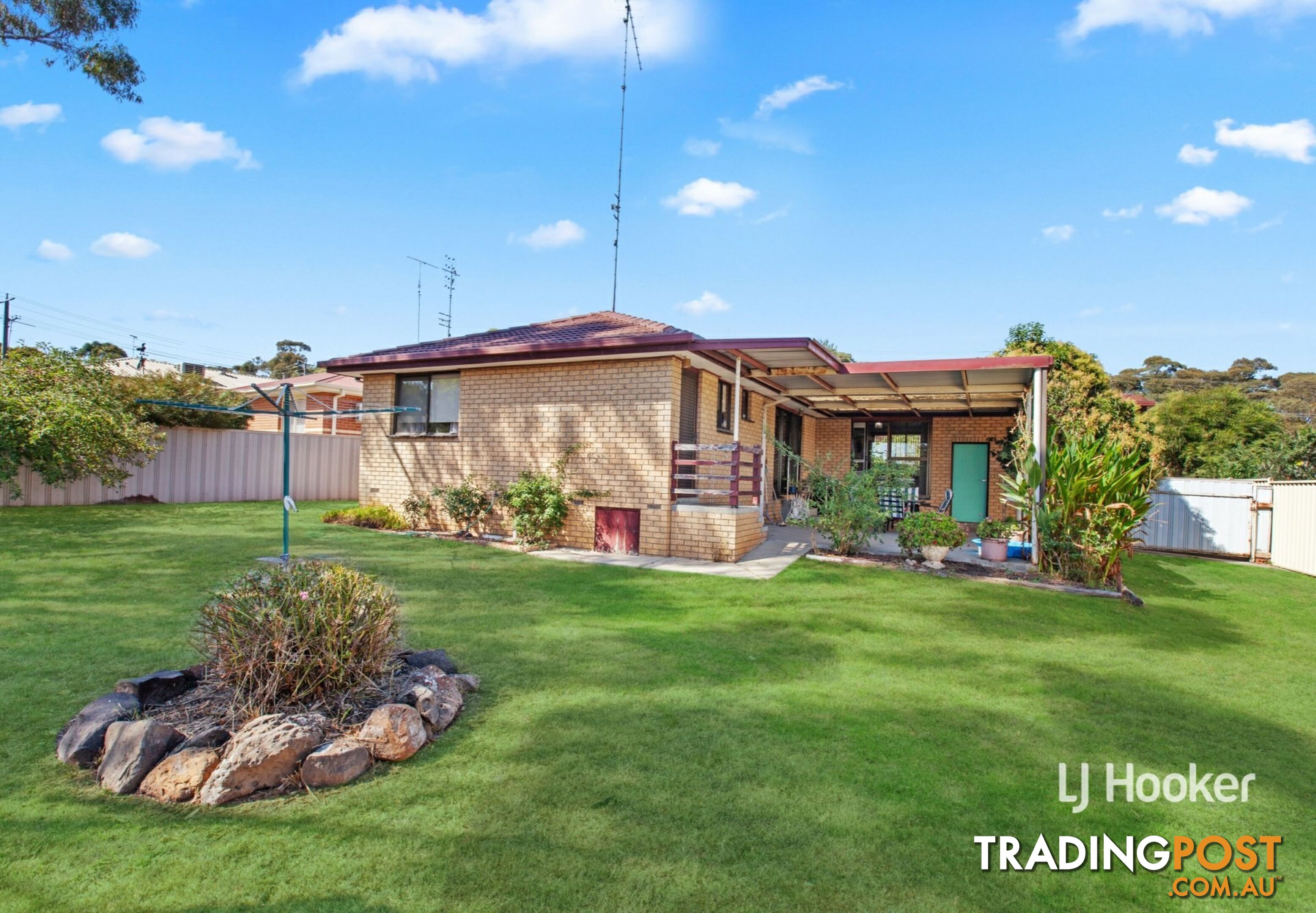 11 Mylson Avenue BROADFORD VIC 3658