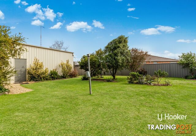 8 Dean Drive BROADFORD VIC 3658