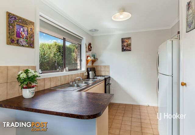 8 Dean Drive BROADFORD VIC 3658