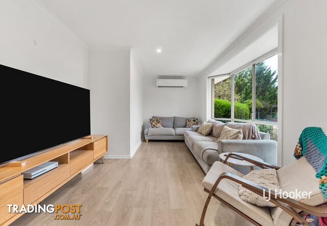7 Kearns Close BROADFORD VIC 3658 - photo 2 of 13