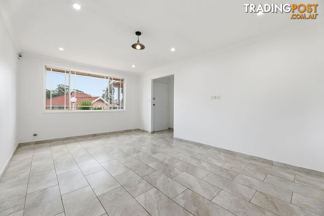 27 Haywood Close WETHERILL PARK NSW 2164 - photo 2 of 9