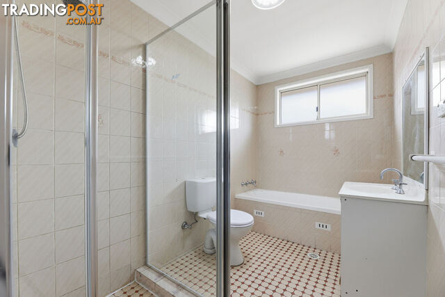27 Haywood Close WETHERILL PARK NSW 2164 - photo 5 of 9
