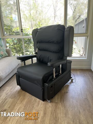 Accora Configura Comfort Black Edition Twin Motor Lift Chair