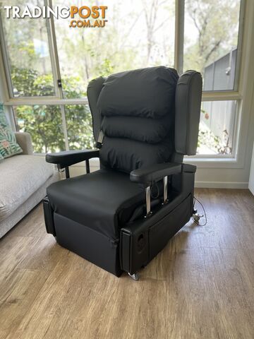 Accora Configura Comfort Black Edition Twin Motor Lift Chair