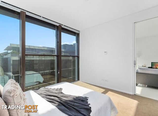 816/18 Park Lane CHIPPENDALE NSW 2008 - photo 3 of 11