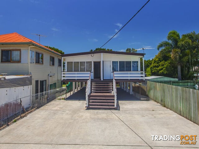 1/2 Short Street WOODY POINT QLD 4019