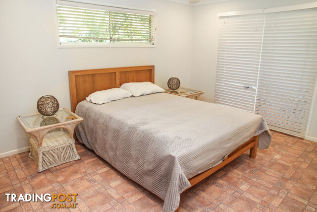 8 Owens Place BULWER QLD 4025