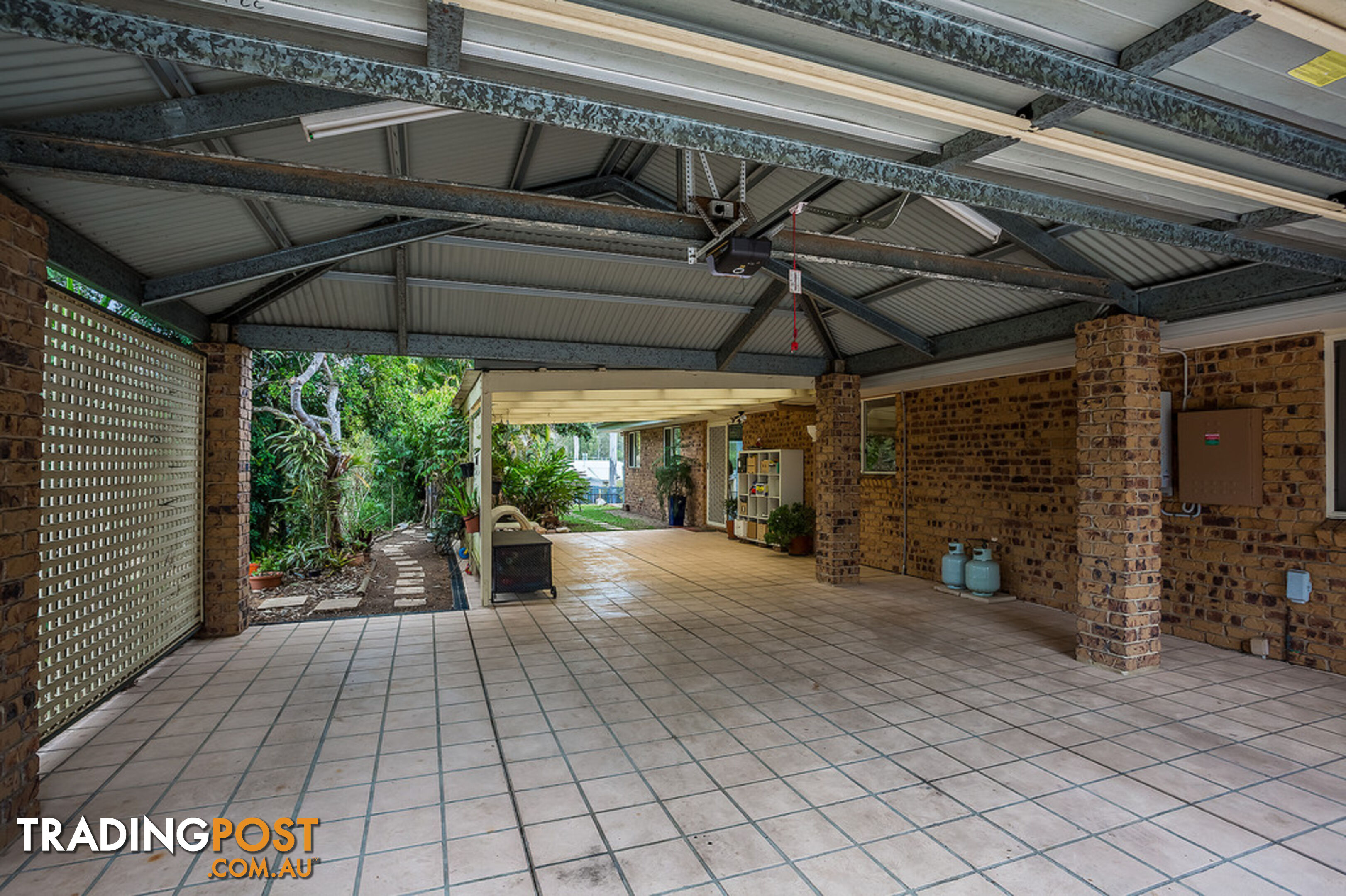 8 Oxford Court SOUTHSIDE QLD 4570