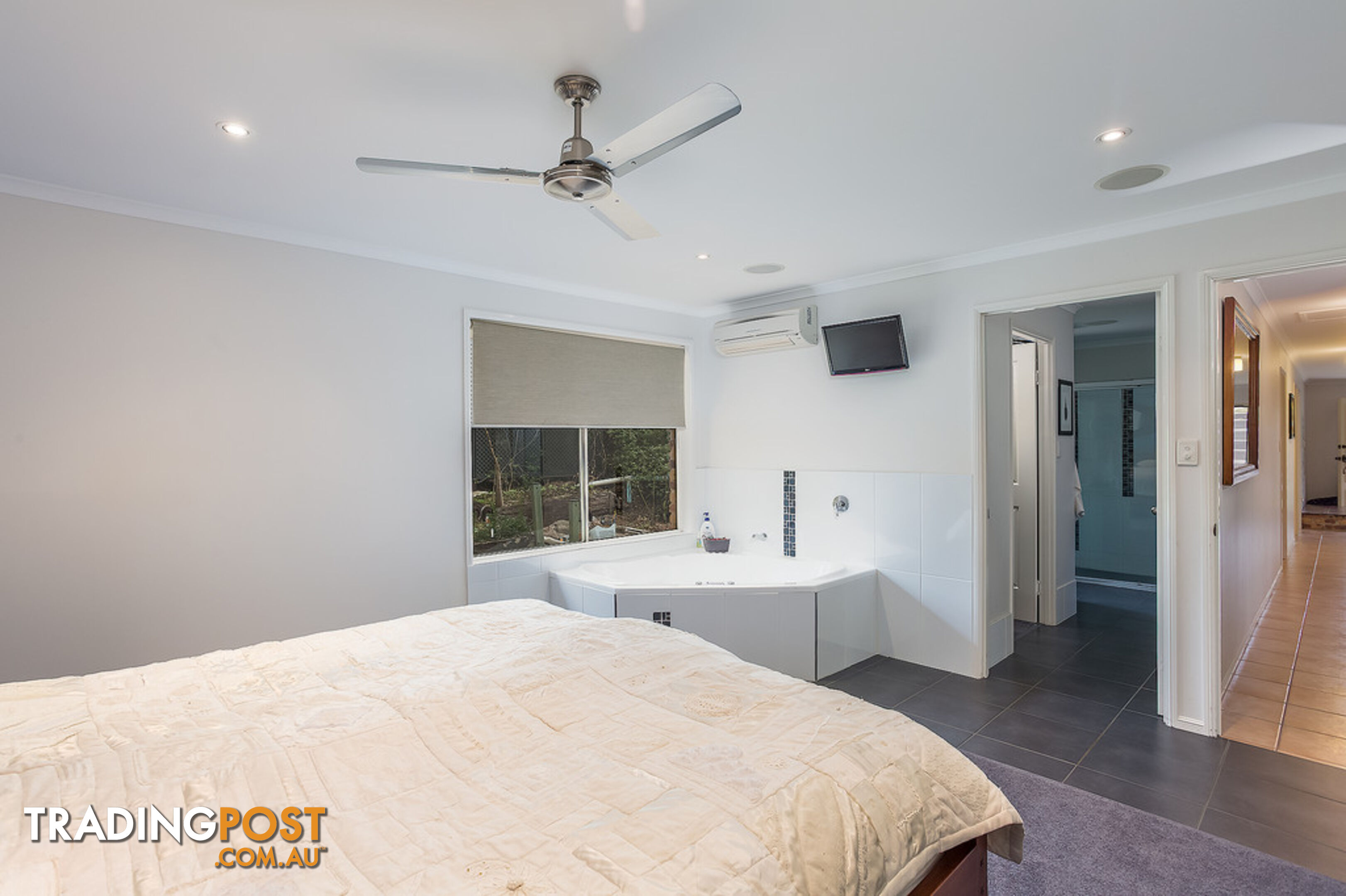 8 Oxford Court SOUTHSIDE QLD 4570