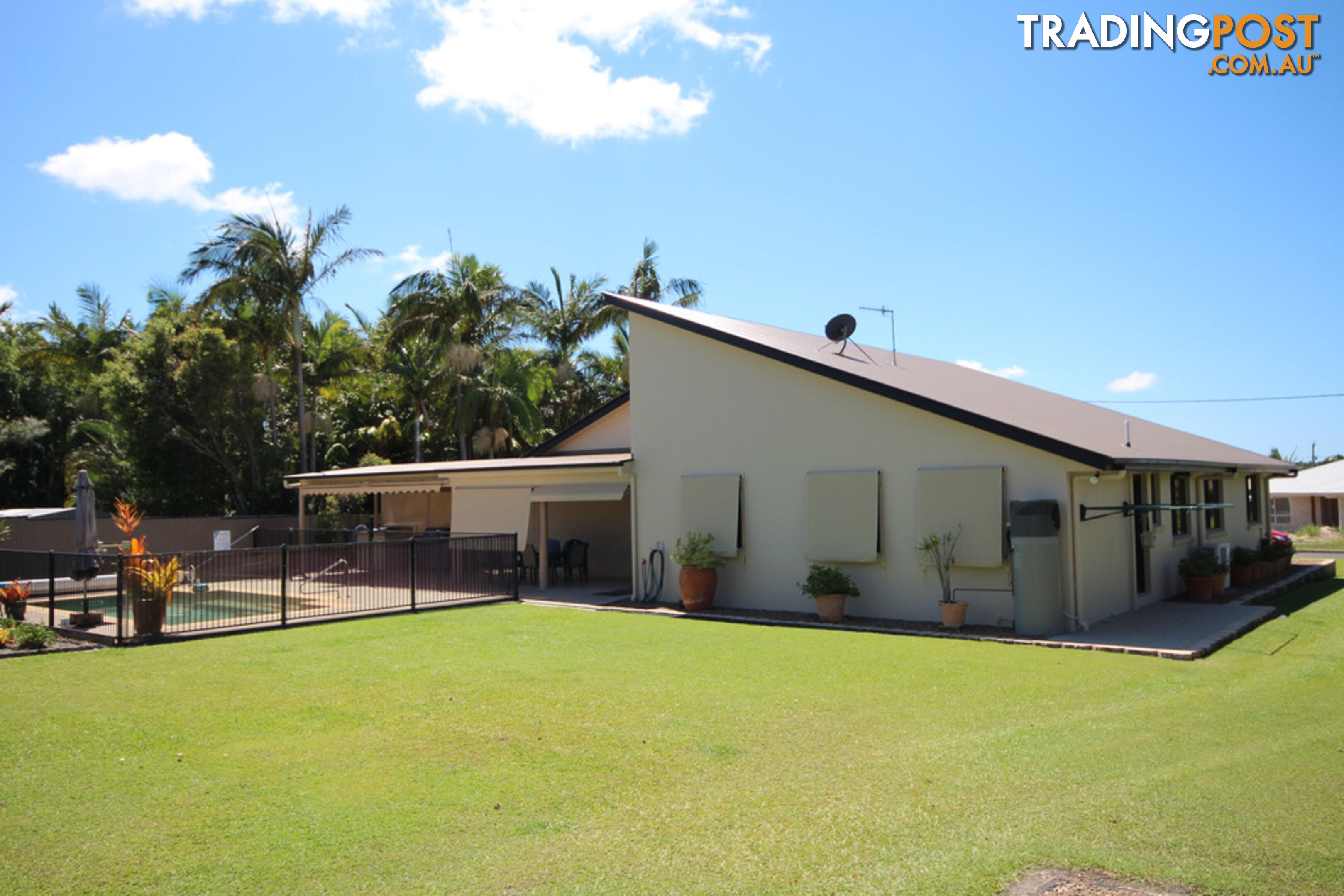 4 Illustrious Court COOLOOLA COVE QLD 4580