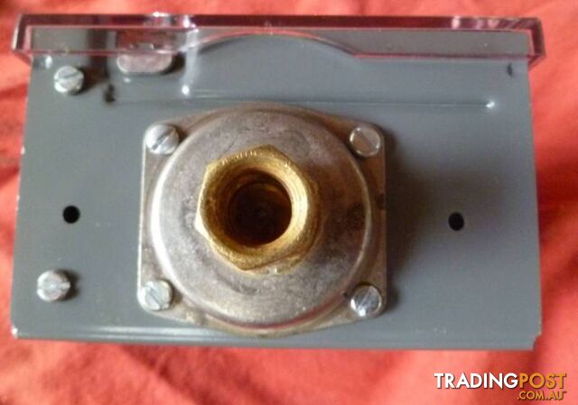 New Honeywell Pressuretrol Controllers (Model L404C 1113 2) - photo 4 of 6