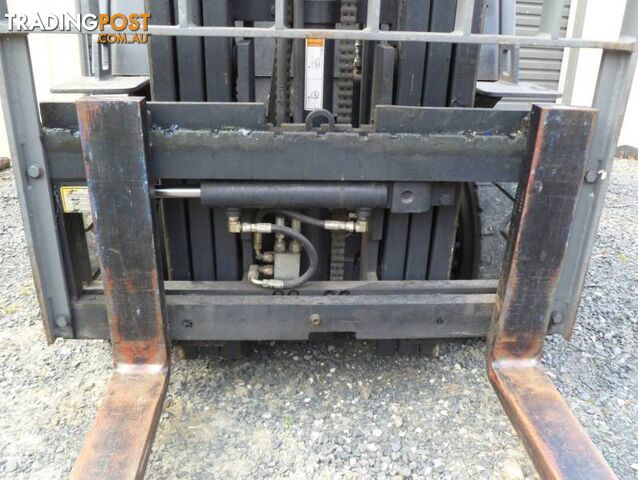 2004 CROWN 1.8 TONNE LP GAS POWERED FORKLIFT (Model CG18S) - photo 3 of 10
