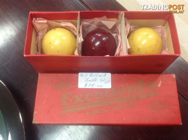 Vintage billiard balls x 3 in box full size excellent a