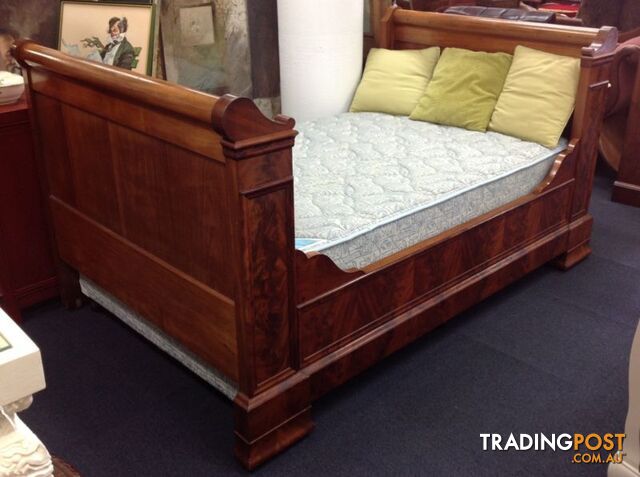 Genuine victorian flame mahogany timber day bed. Unique