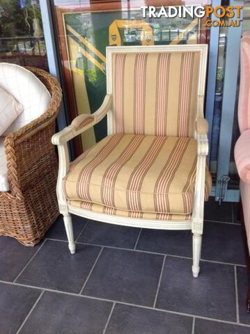 Lovely armchair carver style Hampton styling