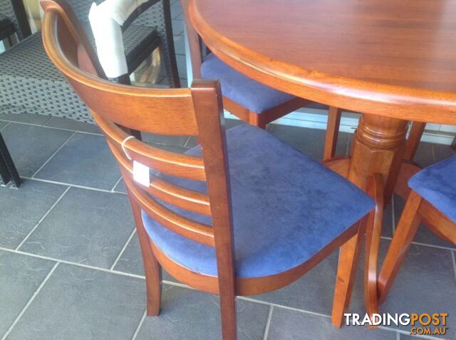BRAND NEW dining table and chairs - photo 4 of 6