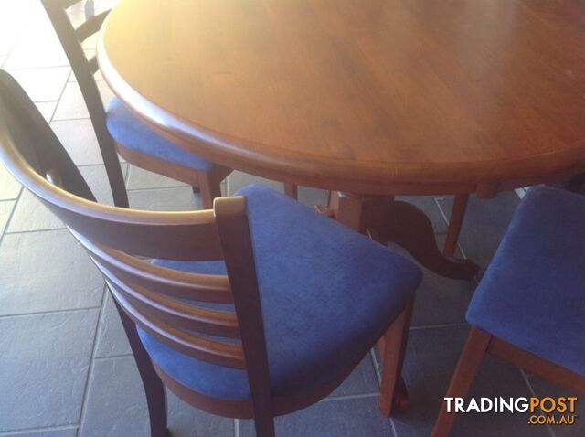 BRAND NEW dining table and chairs - photo 2 of 6