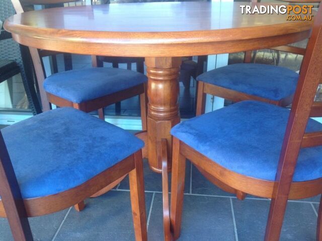 BRAND NEW dining table and chairs - photo 3 of 6