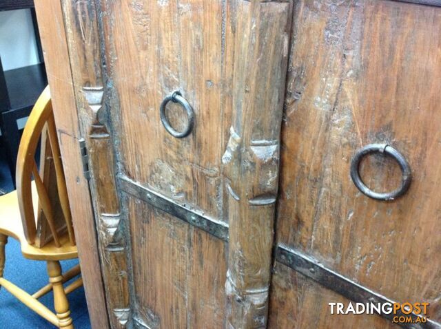 Solid humalyian timber cabinets $850 - photo 2 of 8