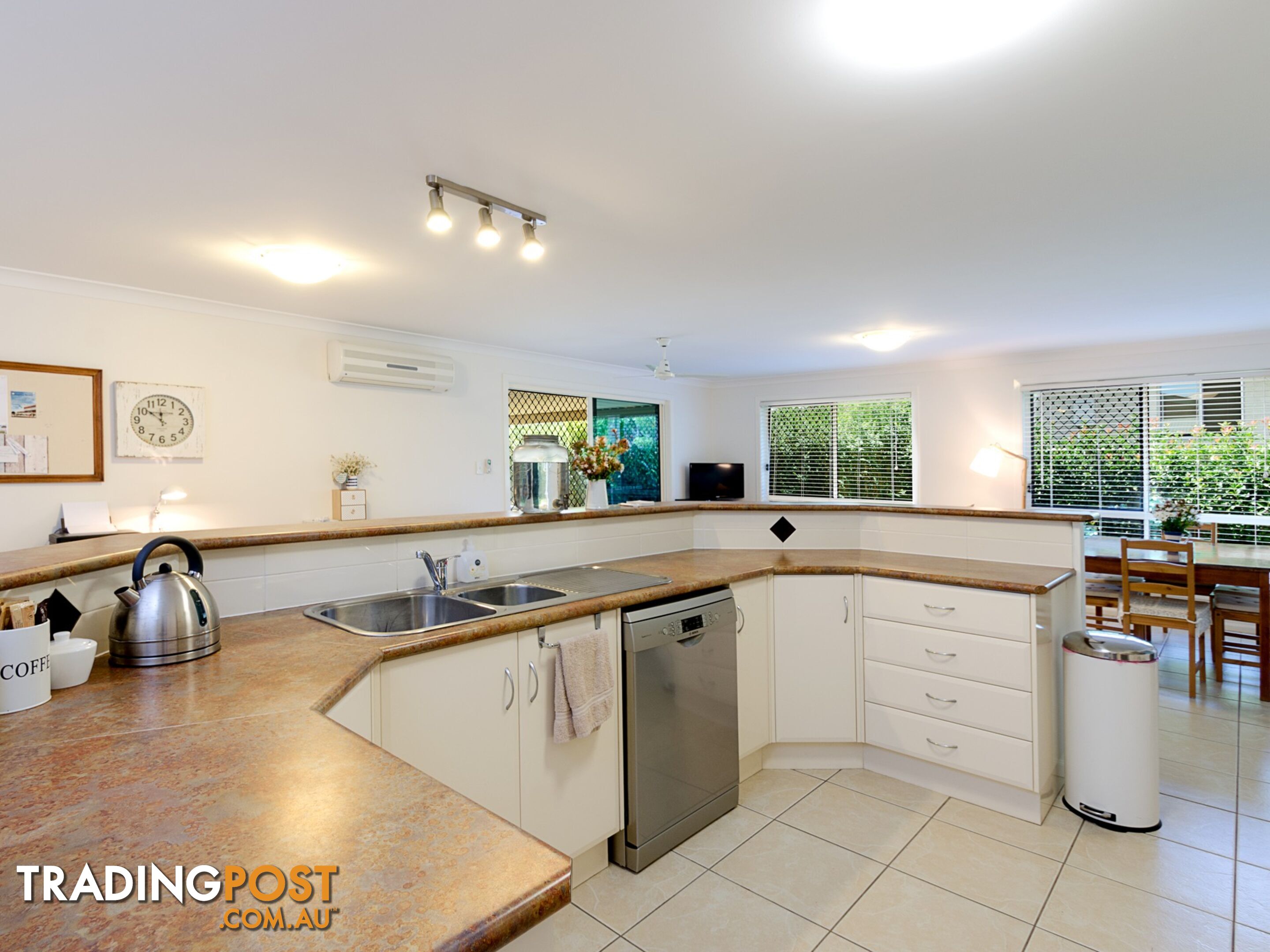 27 Rowland Street WARWICK QLD 4370