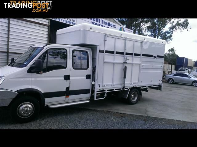 iveco daily with removable horsebox