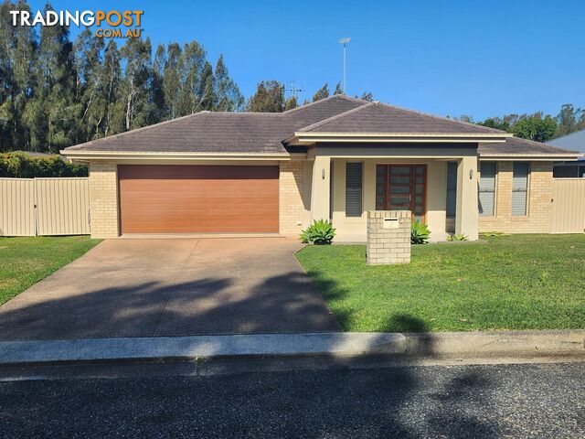 33 James Foster Drive HALLIDAYS POINT NSW 2430