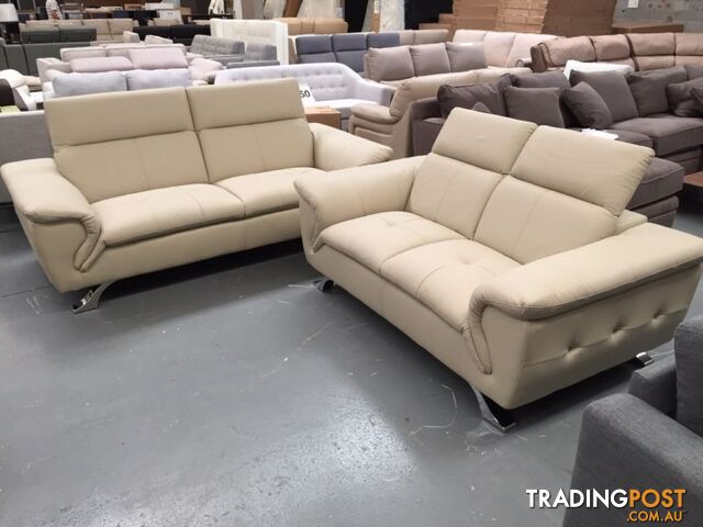 LEATHER SOFA OUTLET SALE - photo 3 of 11