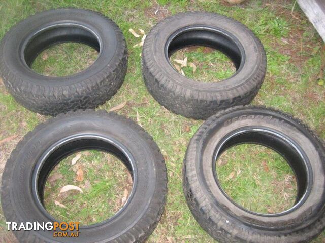 Landcruiser ~2000+ Split rim with tyres + extra tyres - photo 4 of 4