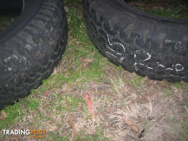 Landcruiser ~2000+ Split rim with tyres + extra tyres - photo 3 of 4